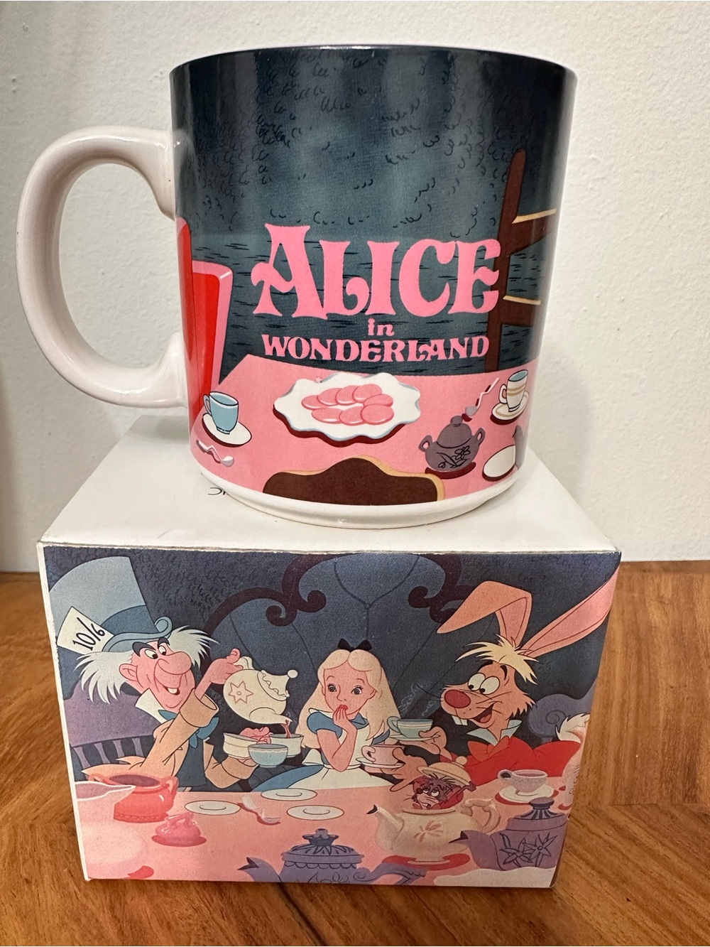 Vintage Disney Alice In Wonderland Coffee Mug Cup SZ 12oz Japan Made NEW IN BOX - Picture 4 of 8
